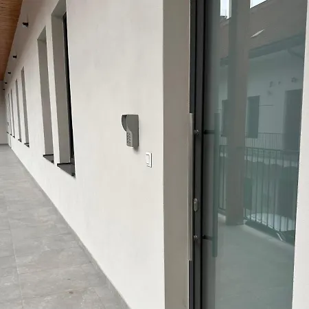 No. 21 Ii. Apartment